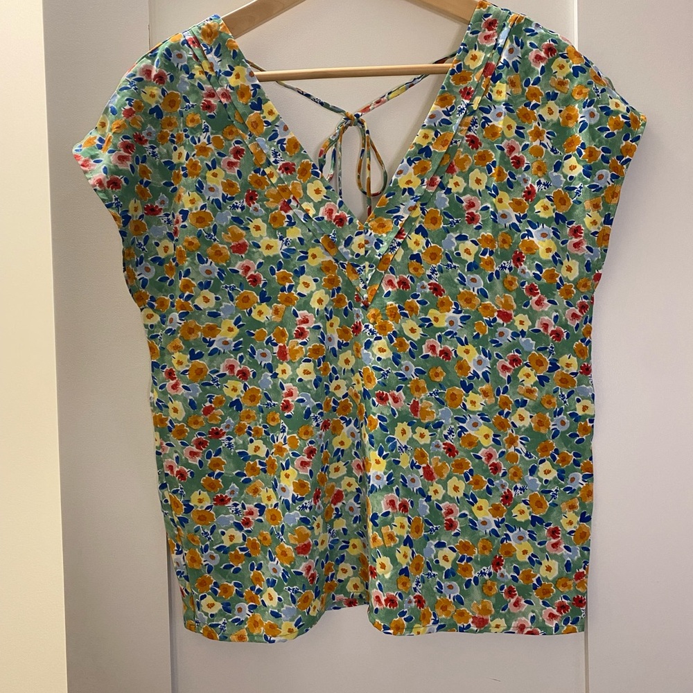 ”Karl Marc John” Multi-Color Flowy Cap Sleeve Blouse